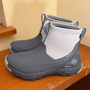 Women's Waterproof Winter Boots - Gray and White